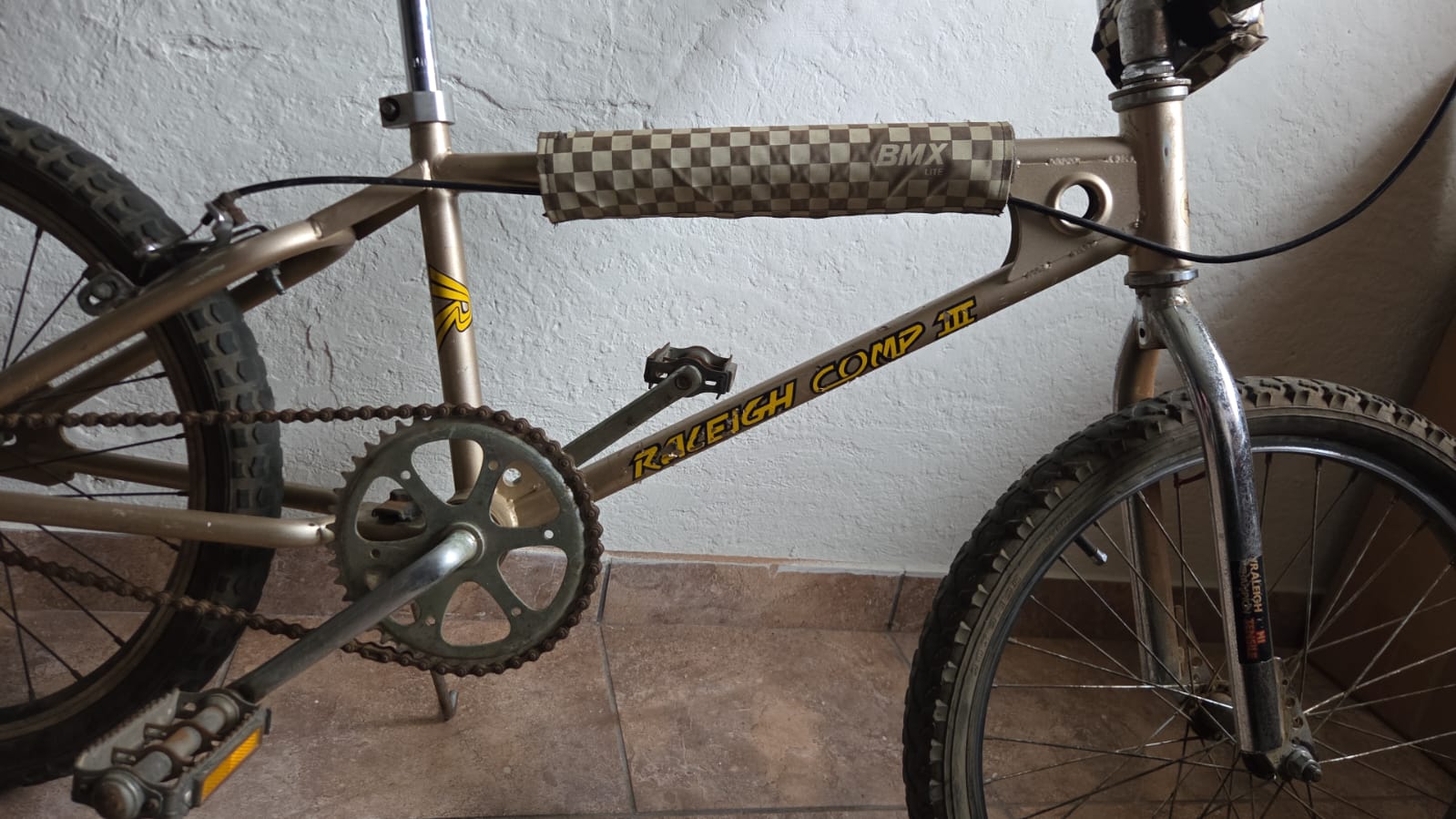 Raleigh Comp III frame graphic and drivetrain detail